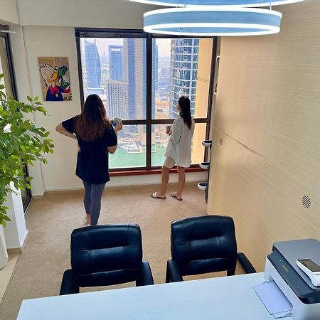 Hostel Berloga Capsule Jbr Dubaj Zewnętrze zdjęcie