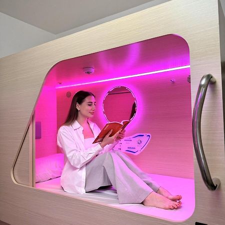 Hostel Berloga Capsule Jbr Dubaj Zewnętrze zdjęcie