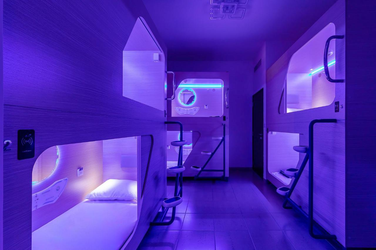 Hostel Berloga Capsule Jbr Dubaj Zewnętrze zdjęcie