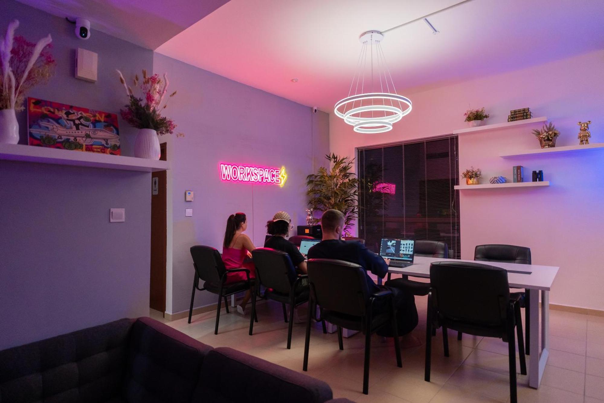 Hostel Berloga Capsule Jbr Dubaj Zewnętrze zdjęcie